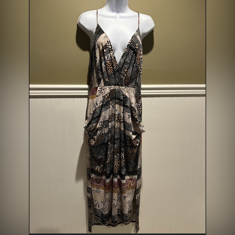 BCBG abstract maxi dress with pockets!
